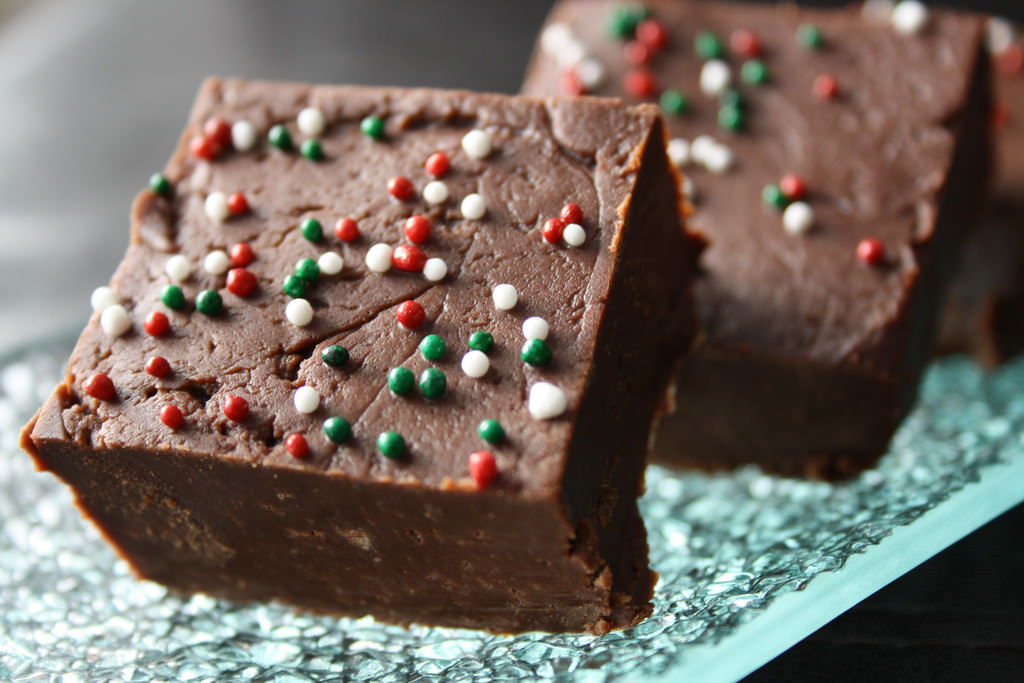 Super Easy and Fast Christmas Chocolate Fudge