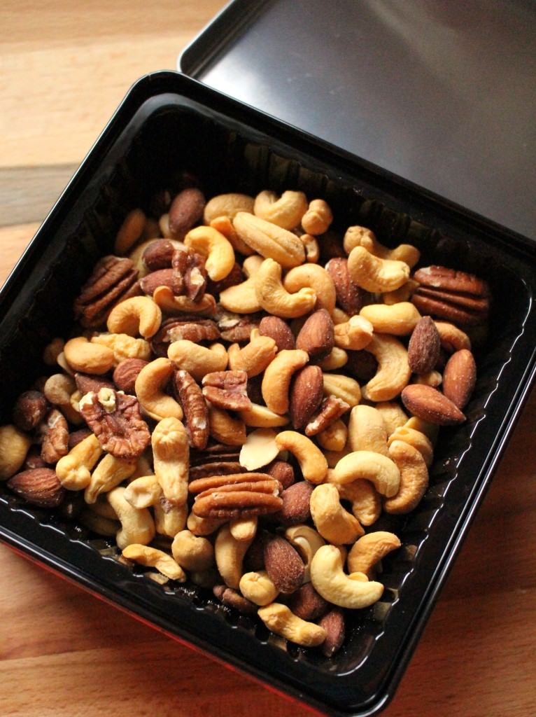 PC 54% Cashews Deluxe Mixed Nuts Cashews, Almonds and Pecans