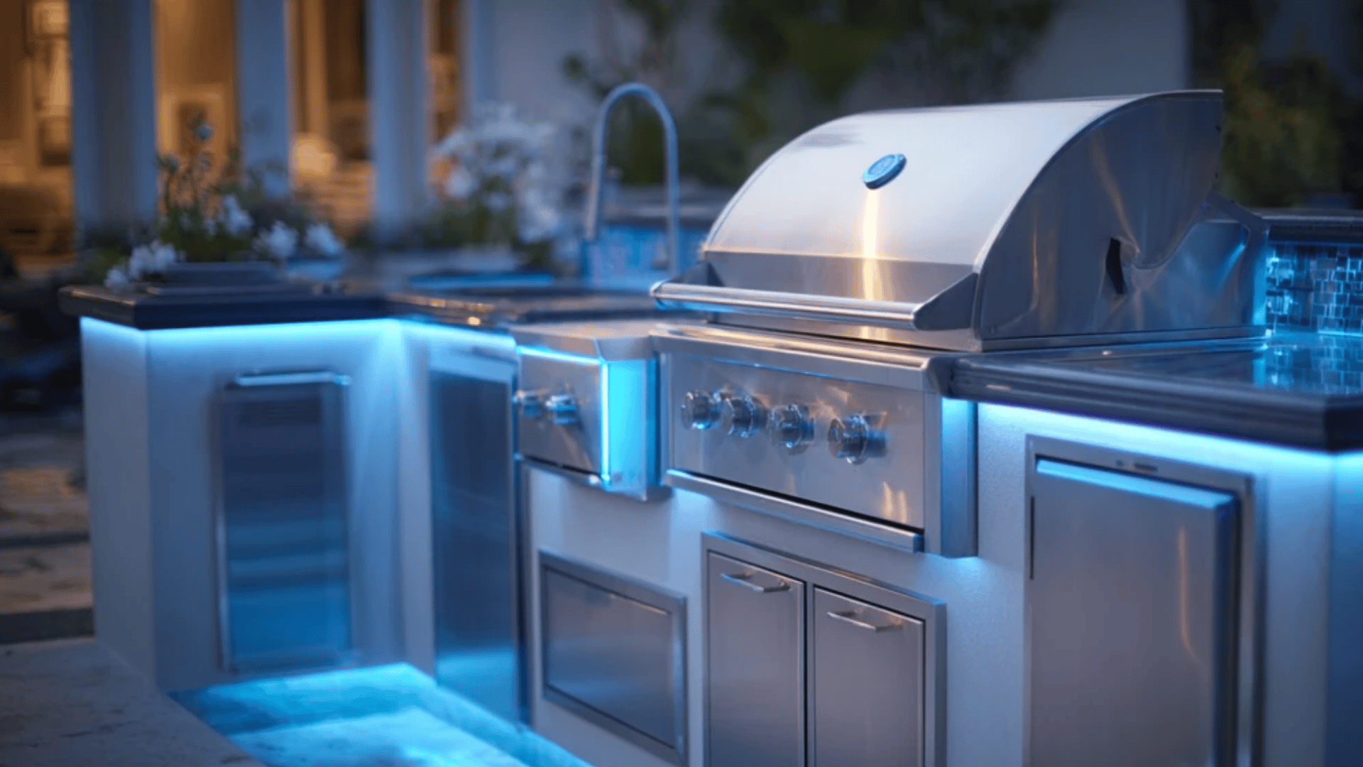 Smart-Tech Outdoor Kitchen