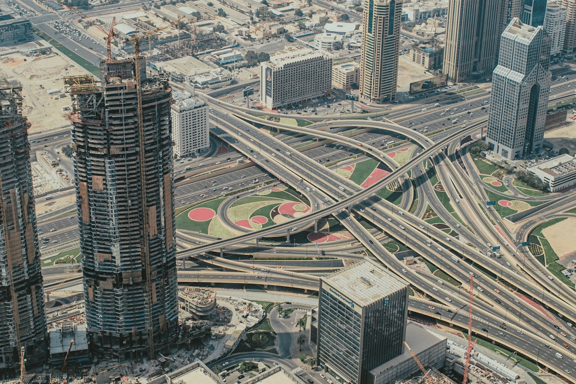 Plan a Dubai foodie weekend with a group: why an 11-seater keeps schedules tight, bags safe, and everyone at the same table