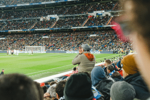 How Emotional Momentum Shapes Viewer Reactions During Key Matches