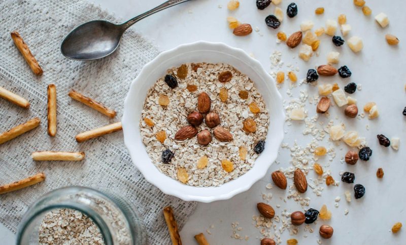 How to Make Oatmeal Taste Amazing Without Loading It With Sugar